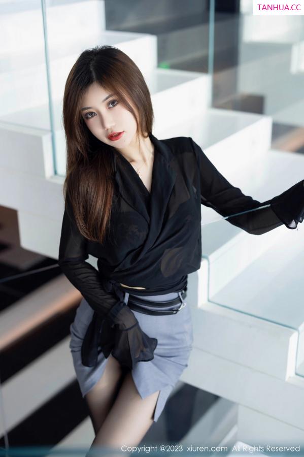 綺裡嘉 绮里嘉 [XiuRen]高清写真图 2023.05.19 No.6770 绮里嘉ula 短裙黑丝第7张图片